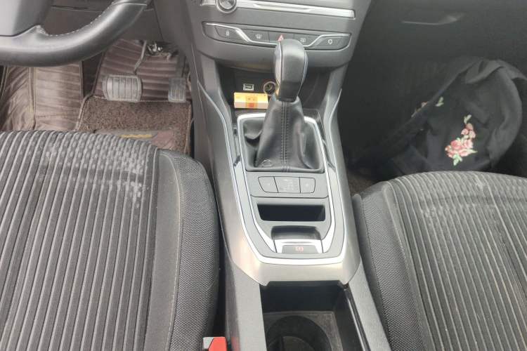 Used Peugeot 408 2014 1.8L Automatic Luxury Edition Gear Lever