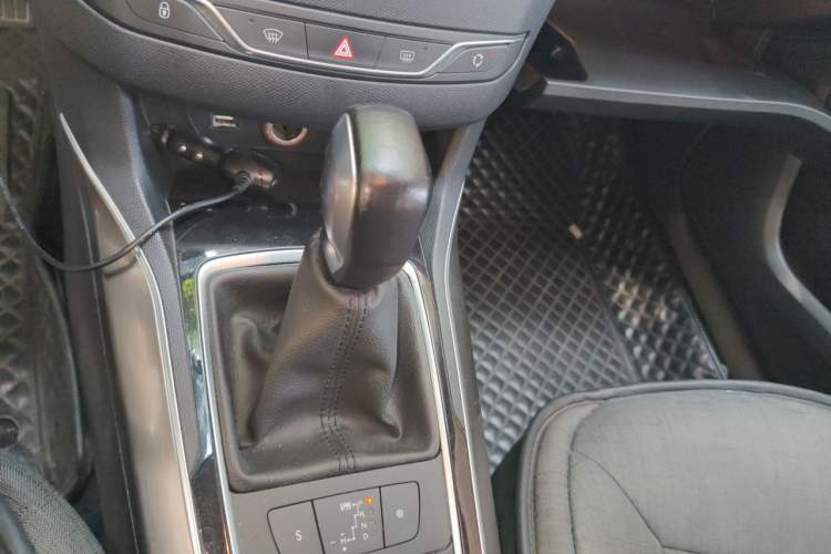 Used Peugeot 408 2014 1.8L Automatic Luxury Edition Gear Lever