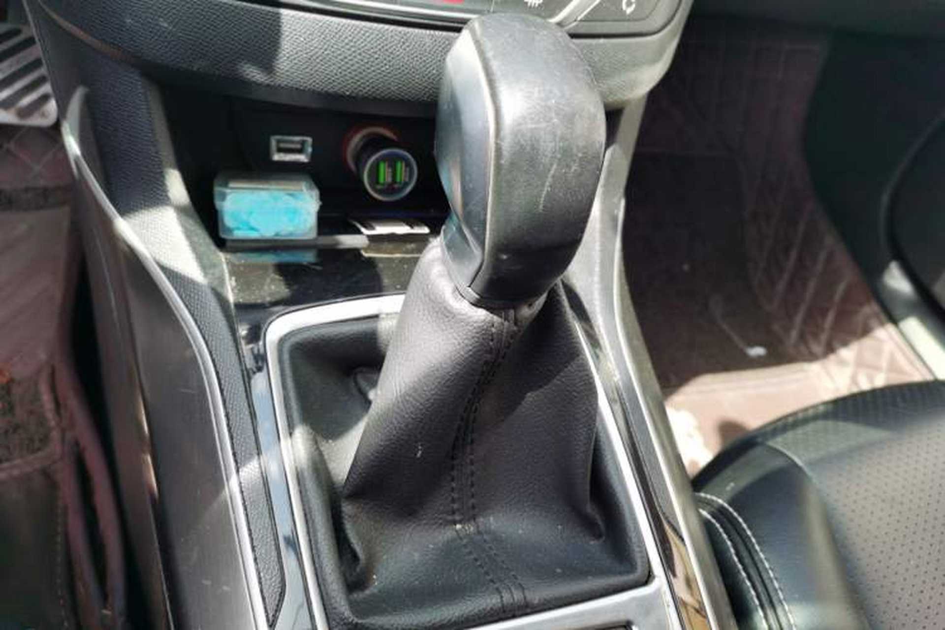 Used Peugeot 408 2014 1.8L Automatic Luxury Edition Gear Lever