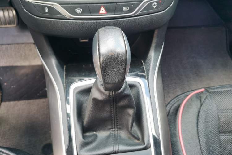 Used Peugeot 408 2014 1.8L Automatic Luxury Edition Gear Lever