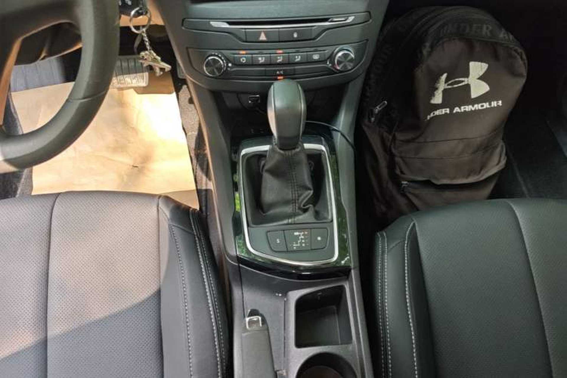 Used Peugeot 408 2014 1.8L Automatic Leading Edition Gear Lever
