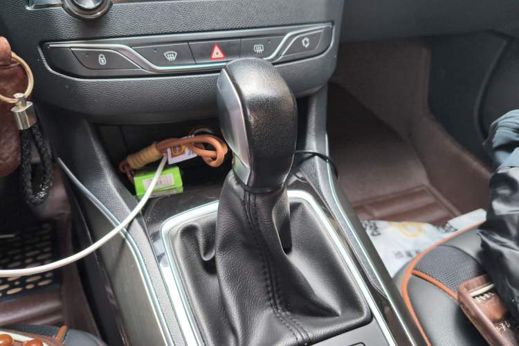 Used Peugeot 408 2014 1.8L Automatic Luxury Edition Gear Lever