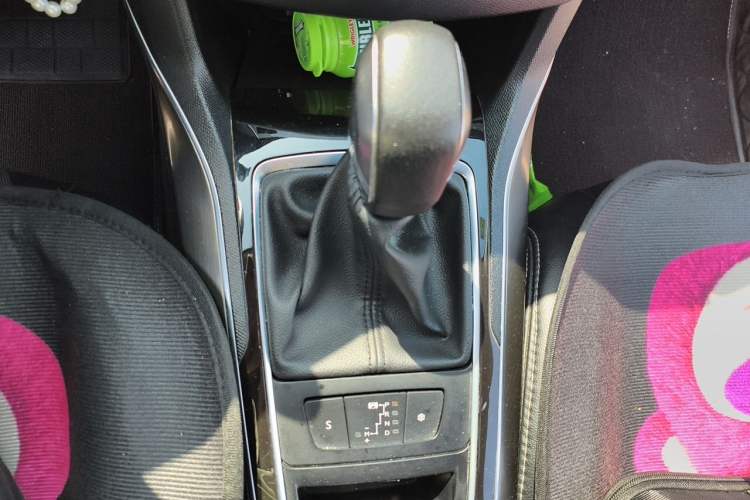 Used Peugeot 408 2014 1.8L Automatic Luxury Edition Gear Lever