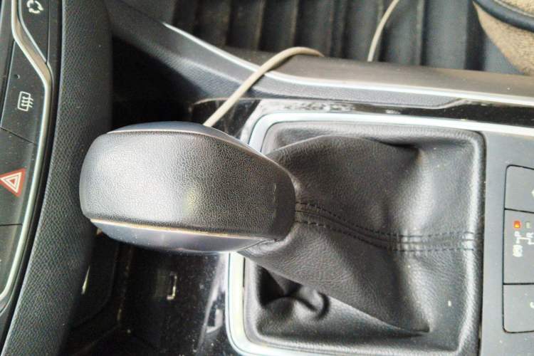Used Peugeot 408 2014 1.8L Automatic Luxury Edition Gear Lever