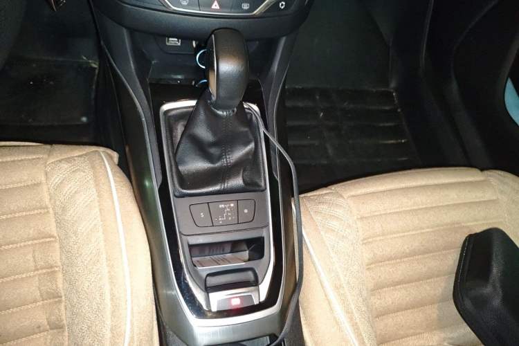 Used Peugeot 408 2014 1.8L Automatic Luxury Edition Gear Lever