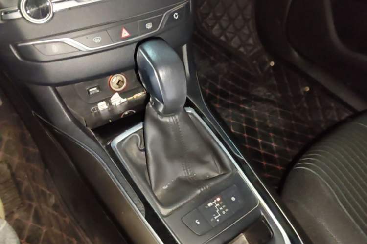 Used Peugeot 408 2014 1.8L Automatic Luxury Edition Gear Lever