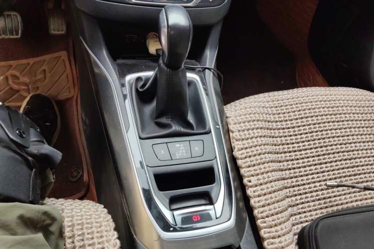 Used Peugeot 408 2014 1.8L Automatic Luxury Edition Gear Lever