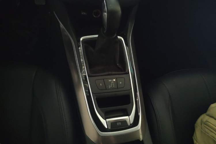 Used Peugeot 408 2014 1.8L Automatic Luxury Edition Gear Lever