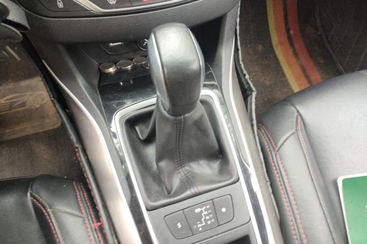Used Peugeot 408 2014 1.8L Automatic Luxury Edition Gear Lever