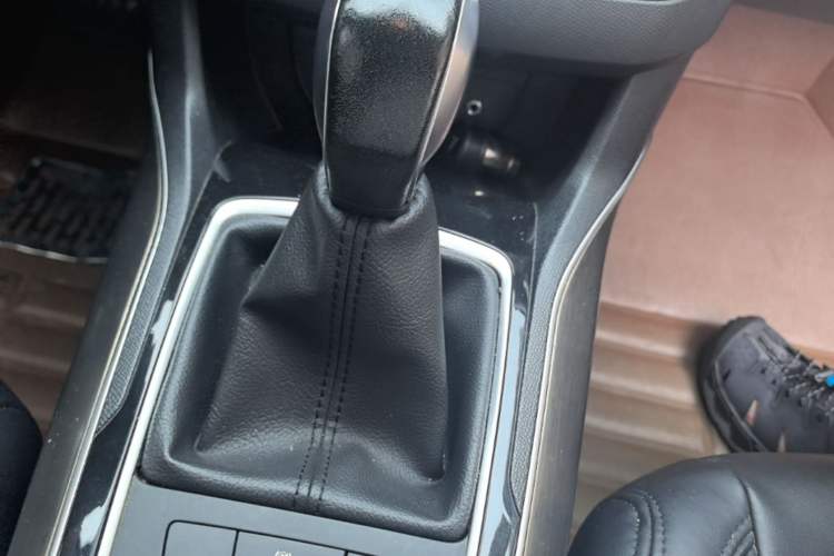 Used Peugeot 408 2014 1.8L Automatic Luxury Edition Gear Lever
