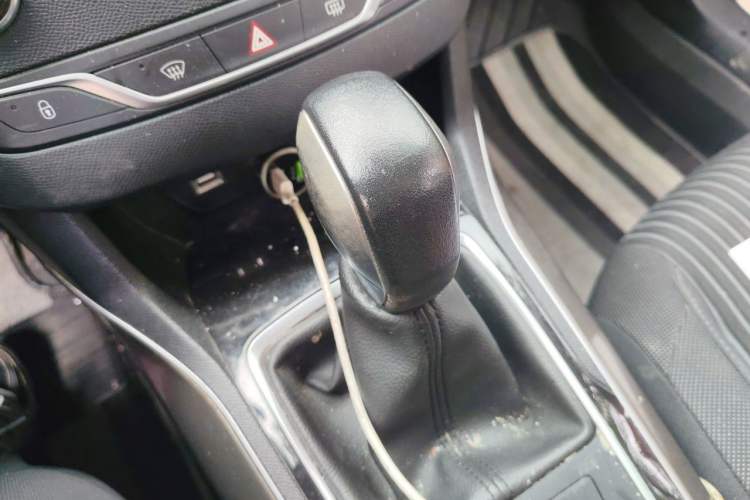 Used Peugeot 408 2014 1.8L Automatic Luxury Edition Gear Lever