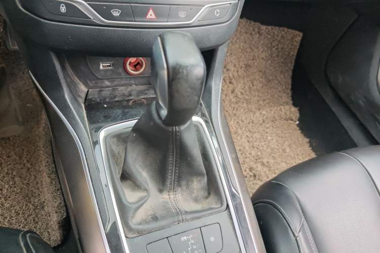 Used Peugeot 408 2014 1.8L Automatic Luxury Edition Gear Lever