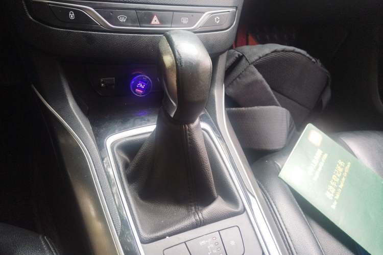 Used Peugeot 408 2014 1.8L Automatic Luxury Edition Gear Lever