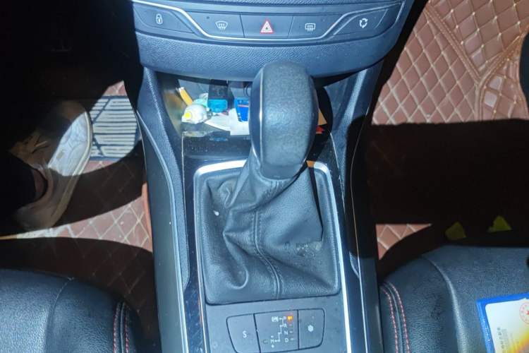 Used Peugeot 408 2014 1.8L Automatic Luxury Edition Gear Lever