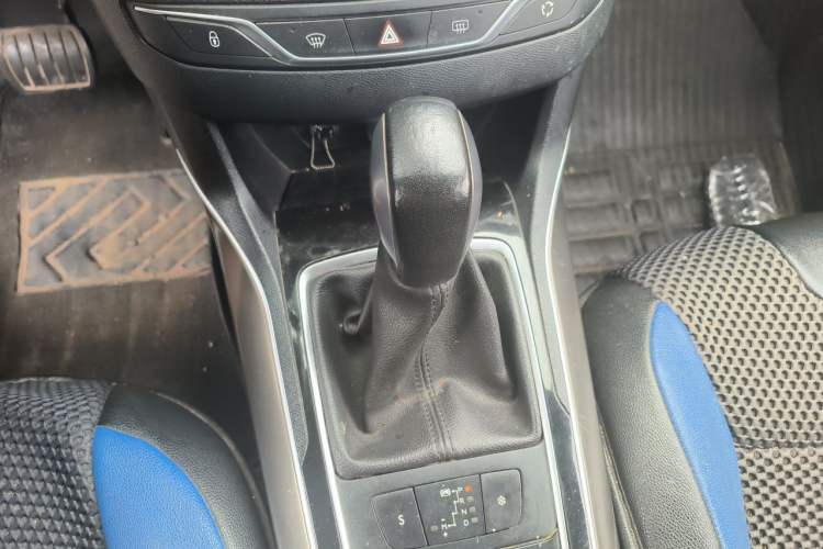 Used Peugeot 408 2014 1.8L Automatic Luxury Edition Gear Lever