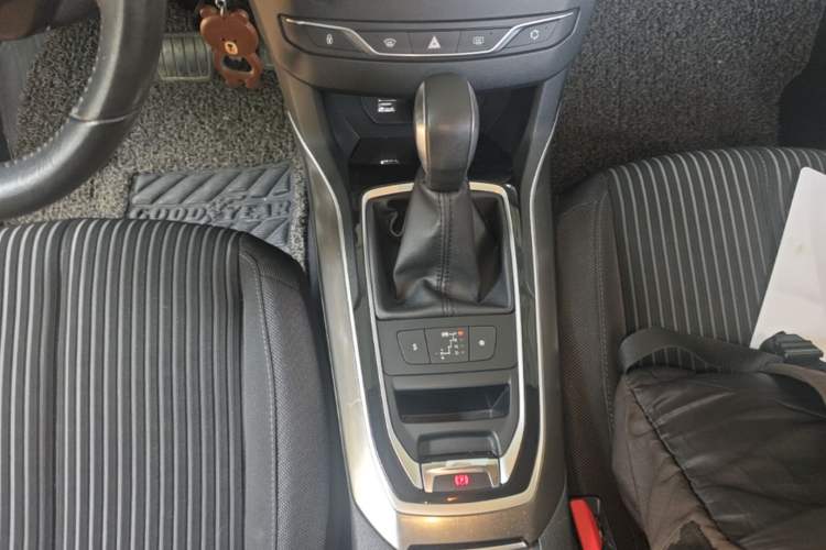 Used Peugeot 408 2014 1.8L Automatic Luxury Edition Gear Lever