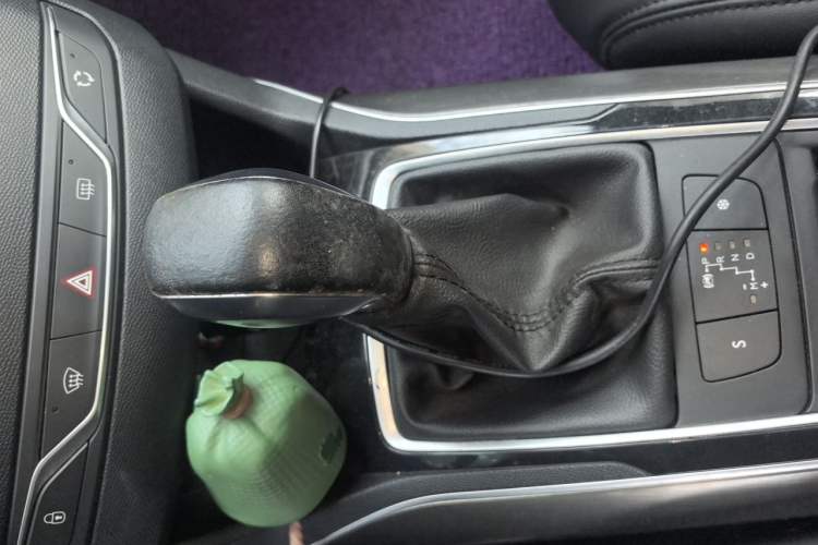 Used Peugeot 408 2014 1.8L Automatic Luxury Edition Gear Lever