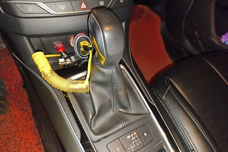 Used Peugeot 408 2014 1.8L Automatic Luxury Edition Gear Lever