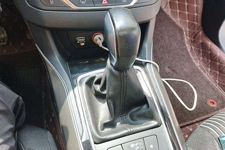 Used Peugeot 408 2014 1.8L Automatic Luxury Edition Gear Lever