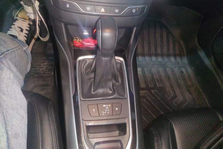 Used Peugeot 408 2014 1.8L Automatic Luxury Edition Gear Lever