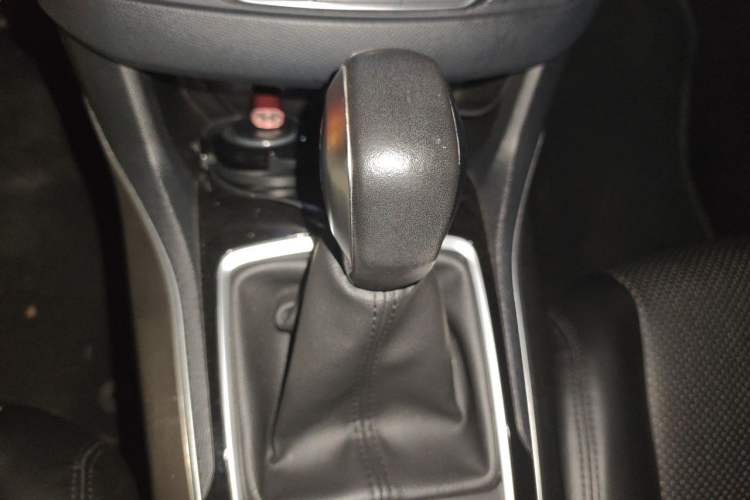 Used Peugeot 408 2014 1.8L Automatic Luxury Edition Gear Lever