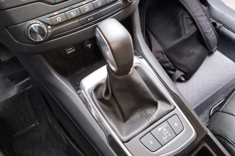 Used Peugeot 408 2014 1.8L Automatic Leading Edition Gear Lever