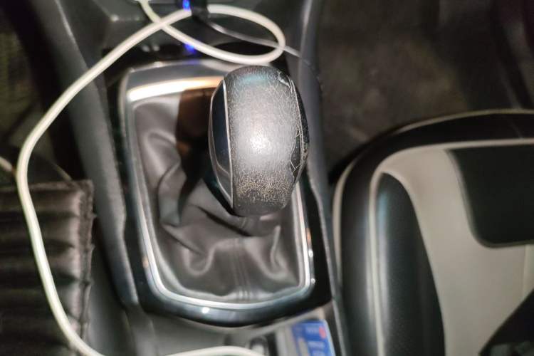 Used Peugeot 408 2014 1.8L Manual Leading Edition Gear Lever