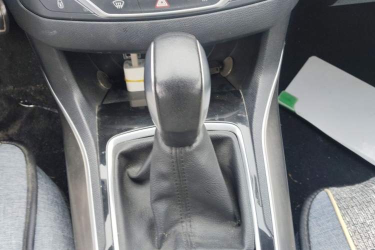 Used Peugeot 408 2014 1.8L Automatic Luxury Edition Gear Lever