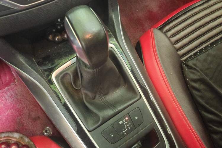 Used Peugeot 408 2014 1.8L Automatic Luxury Edition Gear Lever