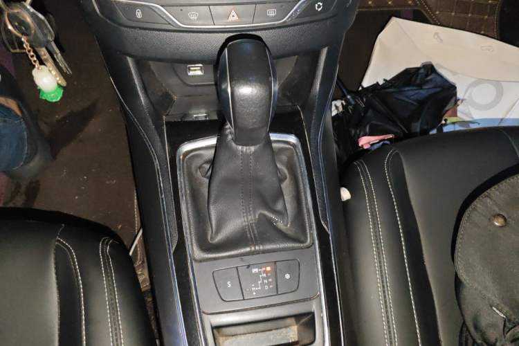 Used Peugeot 408 2014 1.8L Automatic Luxury Edition Gear Lever