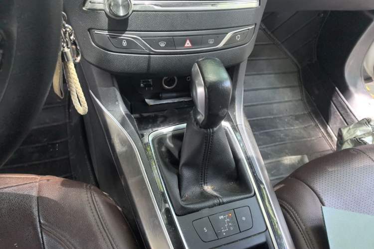 Used Peugeot 408 2014 1.8L Automatic Luxury Edition Gear Lever