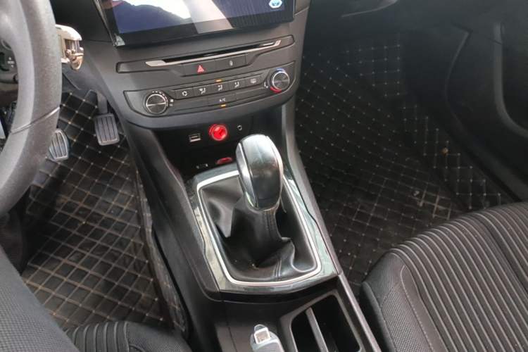 Used Peugeot 408 2014 1.8L Manual Leading Edition Gear Lever