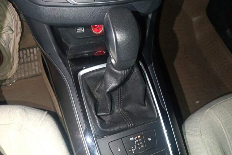 Used Peugeot 408 2014 1.8L Automatic Luxury Edition Gear Lever