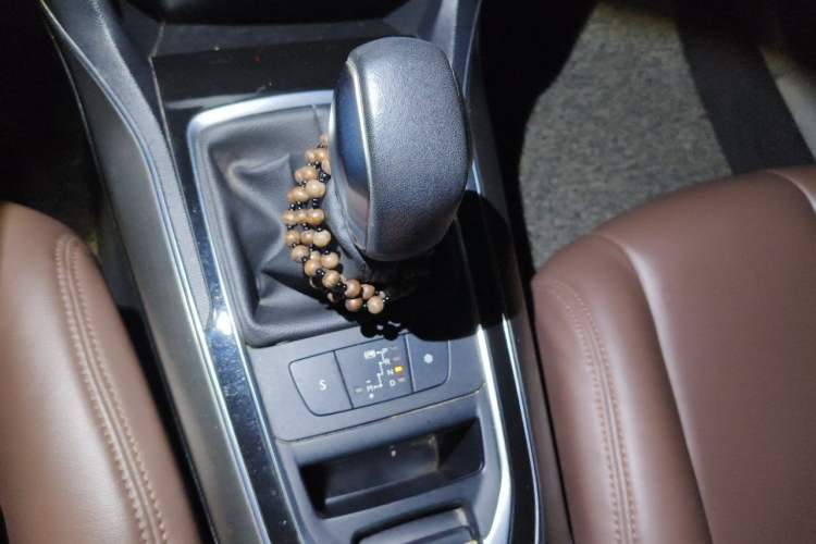 Used Peugeot 408 2014 1.8L Automatic Luxury Edition Gear Lever