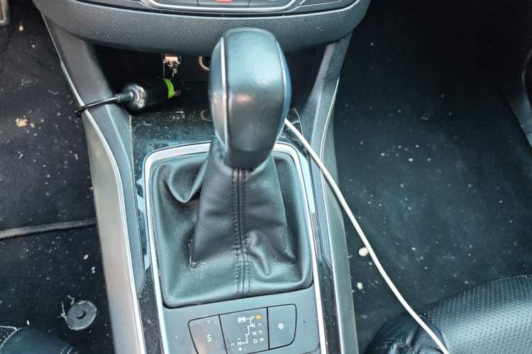 Used Peugeot 408 2014 1.8L Automatic Luxury Edition Gear Lever