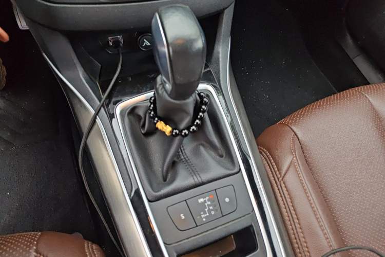 Used Peugeot 408 2014 1.8L Automatic Luxury Edition Gear Lever