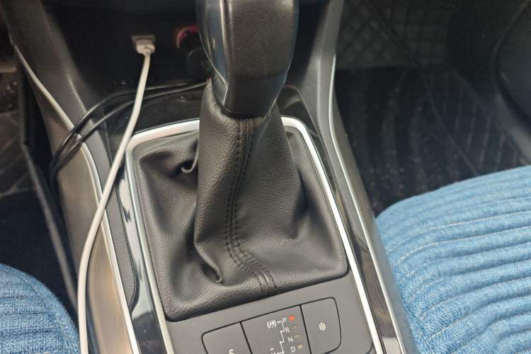Used Peugeot 408 2014 1.8L Automatic Luxury Edition Gear Lever