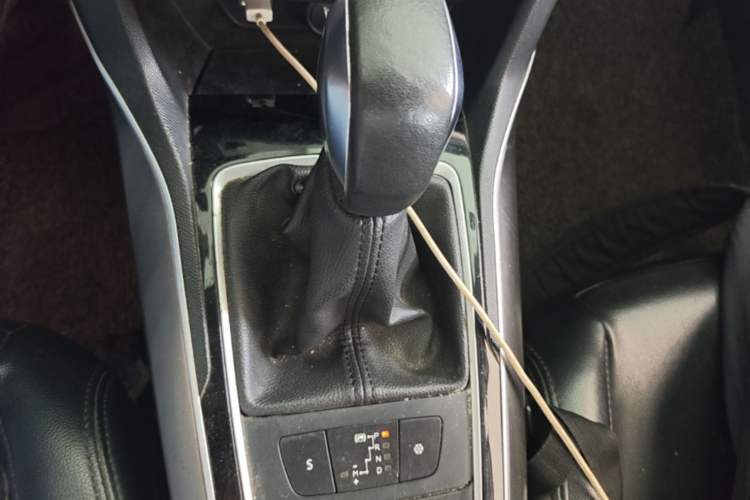 Used Peugeot 408 2014 1.8L Automatic Luxury Edition Gear Lever