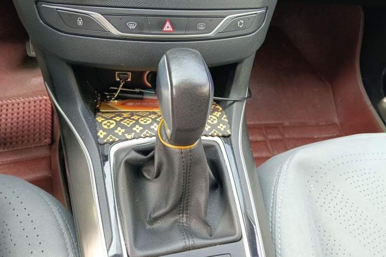 Used Peugeot 408 2014 1.8L Automatic Luxury Edition Gear Lever