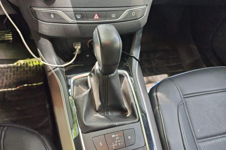 Used Peugeot 408 2014 1.8L Automatic Luxury Edition Gear Lever