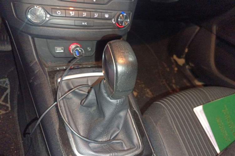 Used Peugeot 408 2014 1.8L Manual Leading Edition Gear Lever