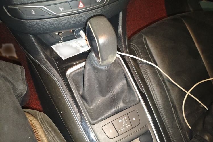 Used Peugeot 408 2014 1.8L Automatic Luxury Edition Gear Lever