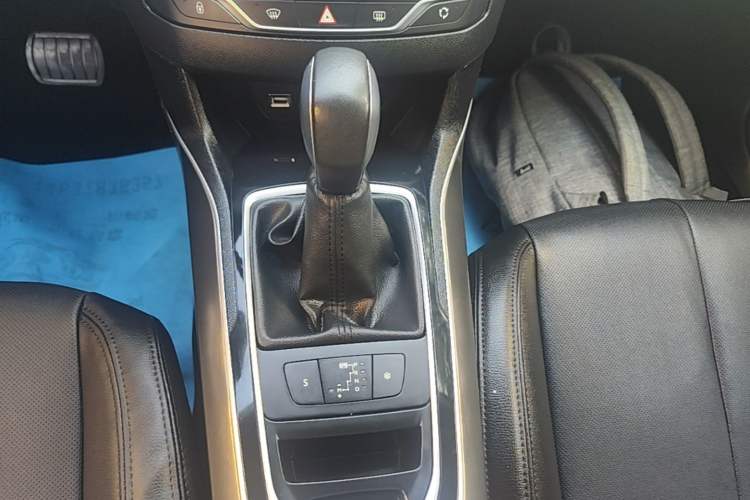 Used Peugeot 408 2014 1.8L Automatic Luxury Edition Gear Lever