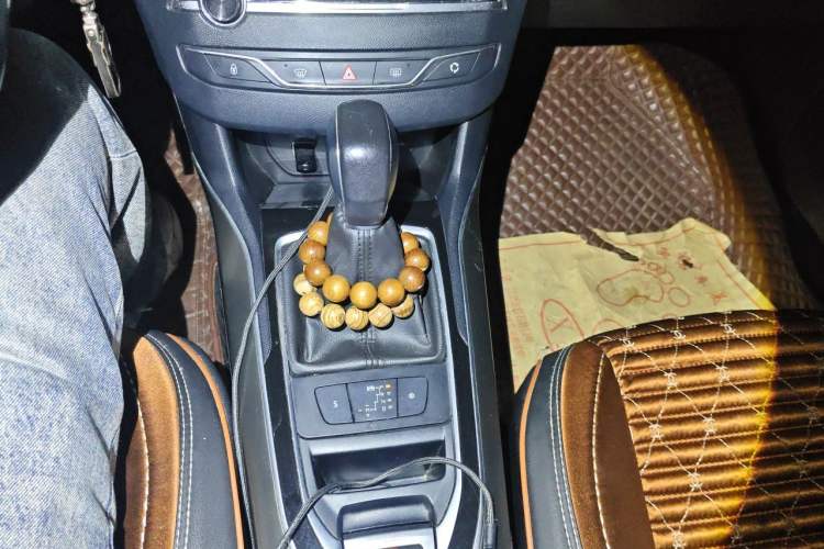 Used Peugeot 408 2014 1.8L Automatic Luxury Edition Gear Lever