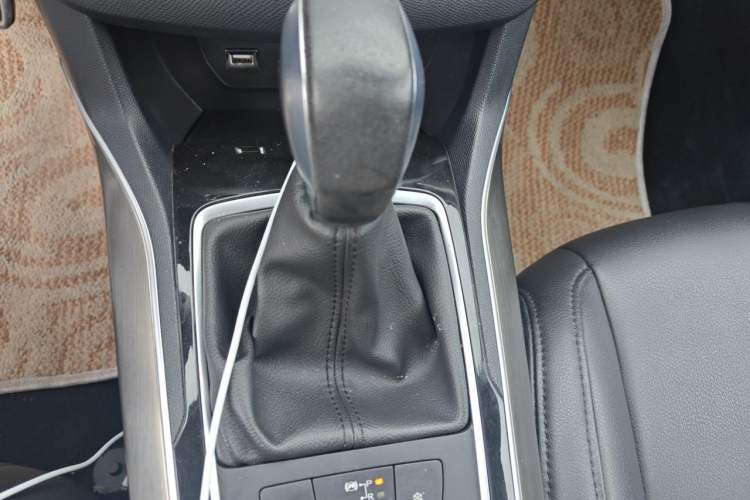 Used Peugeot 408 2014 1.8L Automatic Luxury Edition Gear Lever
