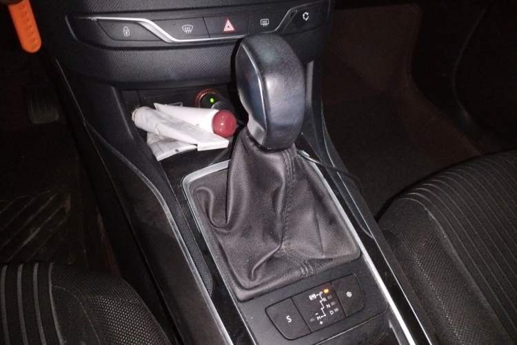Used Peugeot 408 2014 1.8L Automatic Luxury Edition Gear Lever