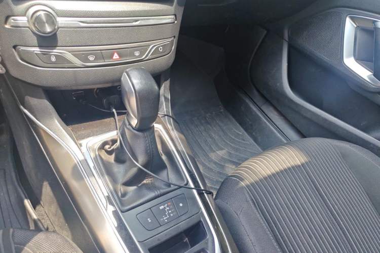 Used Peugeot 408 2014 1.8L Automatic Luxury Edition Gear Lever