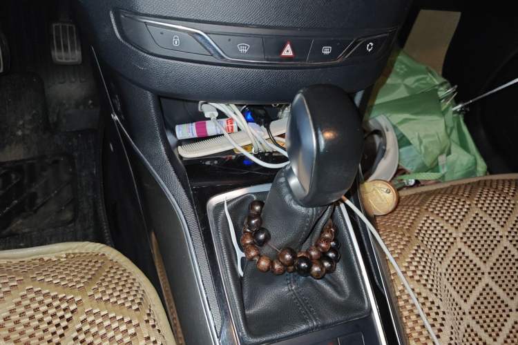 Used Peugeot 408 2014 1.8L Automatic Luxury Edition Gear Lever
