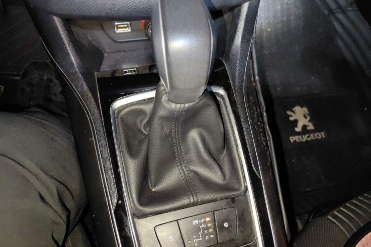 Used Peugeot 408 2014 1.8L Automatic Luxury Edition Gear Lever