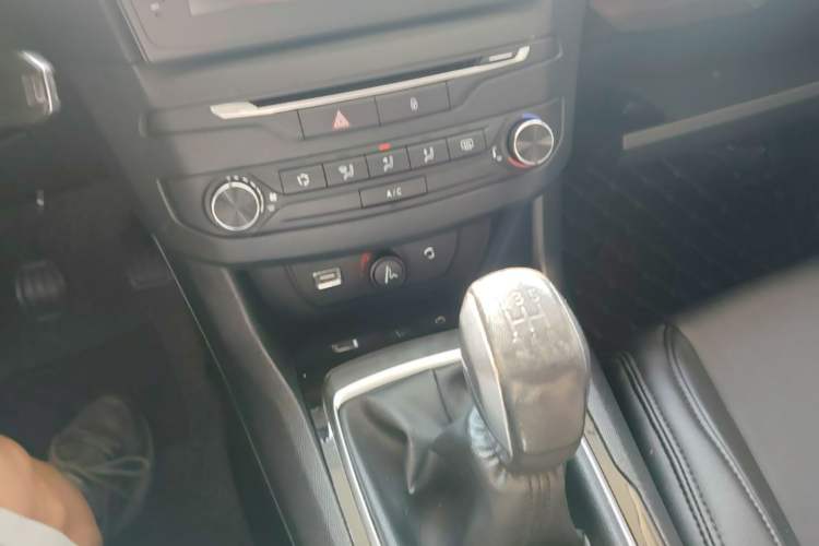 Used Peugeot 408 2014 1.8L Manual Leading Edition Gear Lever